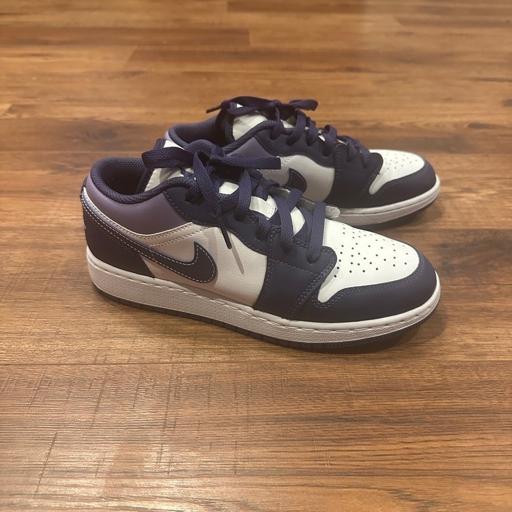 Nike‎ Midnight purple and White Athletic Air Jordan